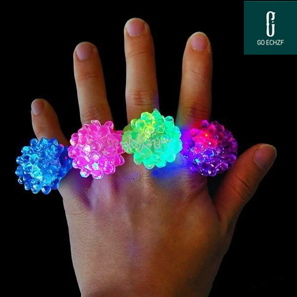 

LED Flashing Strawberry Finger Ring Bar DJ Rave Toys Light Up Elastic Rubber Blinking Ring for Prom Party Christmas Gift