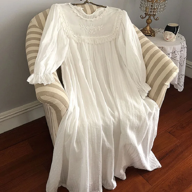 White Lace Cotton Women's Vintage Long Nightgowns Autumn Sleepwear Elegant Female Night Dress Home Wear 2219
White Lace Cotton Women's Vintage Long Nightgowns Autumn Sleepwear Elegant Female Night Dress Home Wear 2219