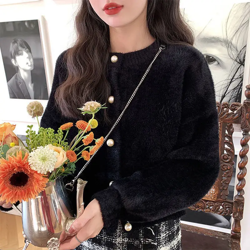 New 2020 Autumn Winter Women's Sweaters Solid color Buttons Cardigans Fashionable Korean Ladies Knitwears
New 2020 Autumn Winter Women's Sweaters Solid color Buttons Cardigans Fashionable Korean Ladies Knitwears
