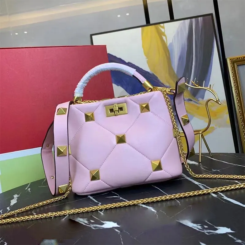 Portable bucket bag luxury designer high quality handbag 2021 new female bag rivet leather shoulder messenger bag
Portable bucket bag luxury designer high quality handbag 2021 new female bag rivet leather shoulder messenger bag