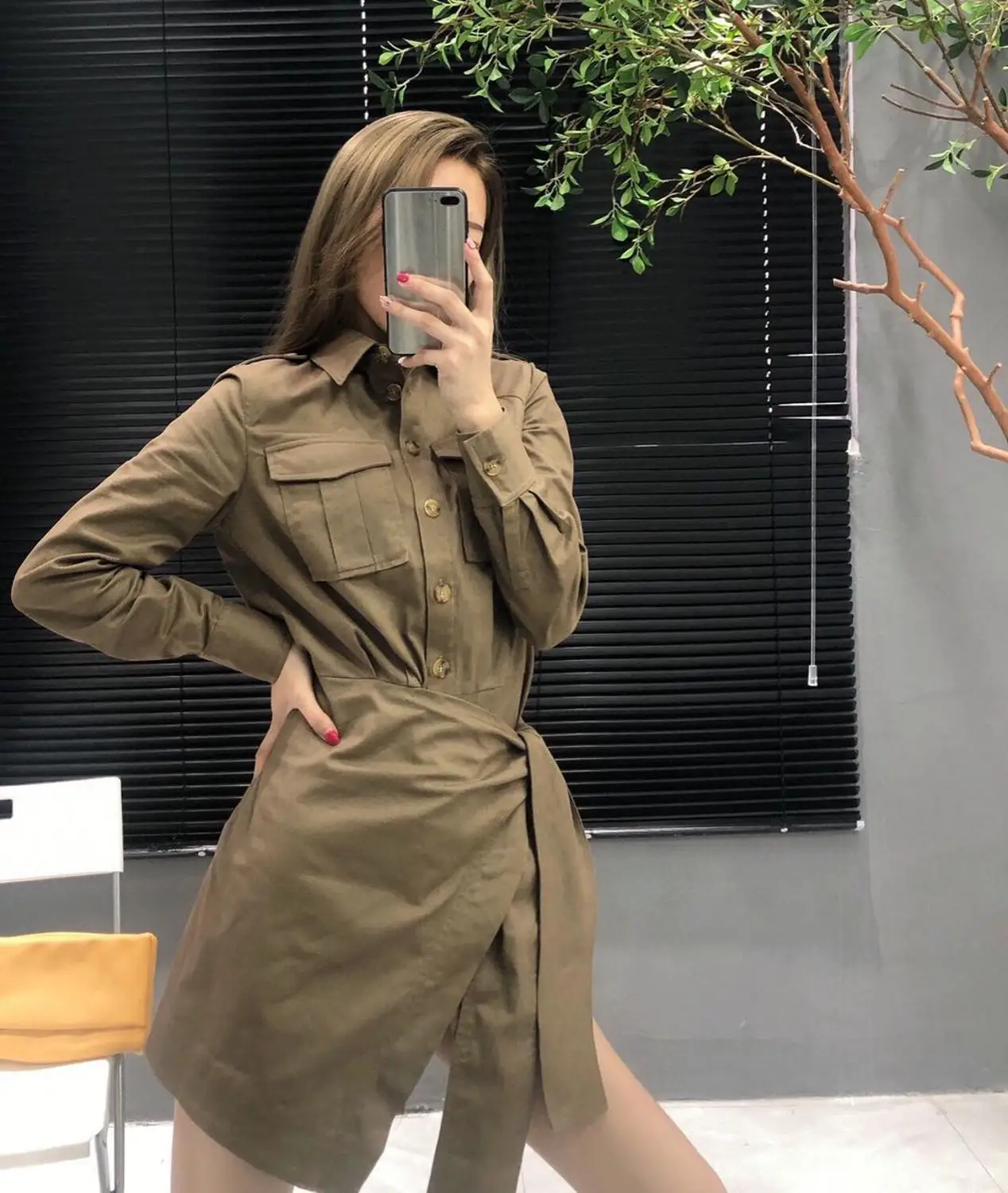 high quality 2020 winter woman fashion runway turn down collar long sleeves mini asymmetric dress
high quality 2020 winter woman fashion runway turn down collar long sleeves mini asymmetric dress