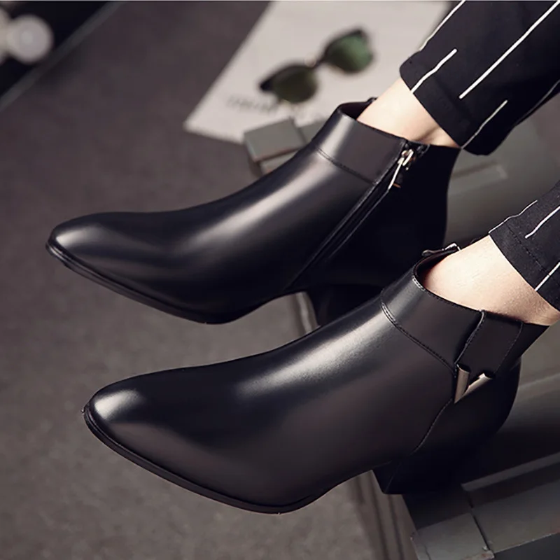 A pair of autumn and winter fashion luxury men's leather boots boots new top layer cowhide heightened ankle boots combat boots
A pair of autumn and winter fashion luxury men's leather boots boots new top layer cowhide heightened ankle boots combat boots