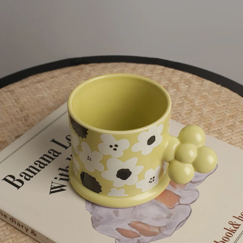 Creative Flower Ceramic Mug Home Office Coffee Cup Hand-painted Flower Handle Water Cup Personalized Birthday Gift 235ml
Creative Flower Ceramic Mug Home Office Coffee Cup Hand-painted Flower Handle Water Cup Personalized Birthday Gift 235ml