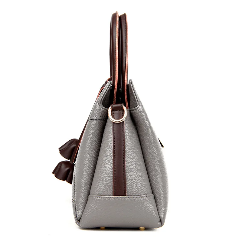 Middle-aged handbags 2021 new European and American fashion multi-layer portable large-capacity one-shoulder tote bag
Middle-aged handbags 2021 new European and American fashion multi-layer portable large-capacity one-shoulder tote bag