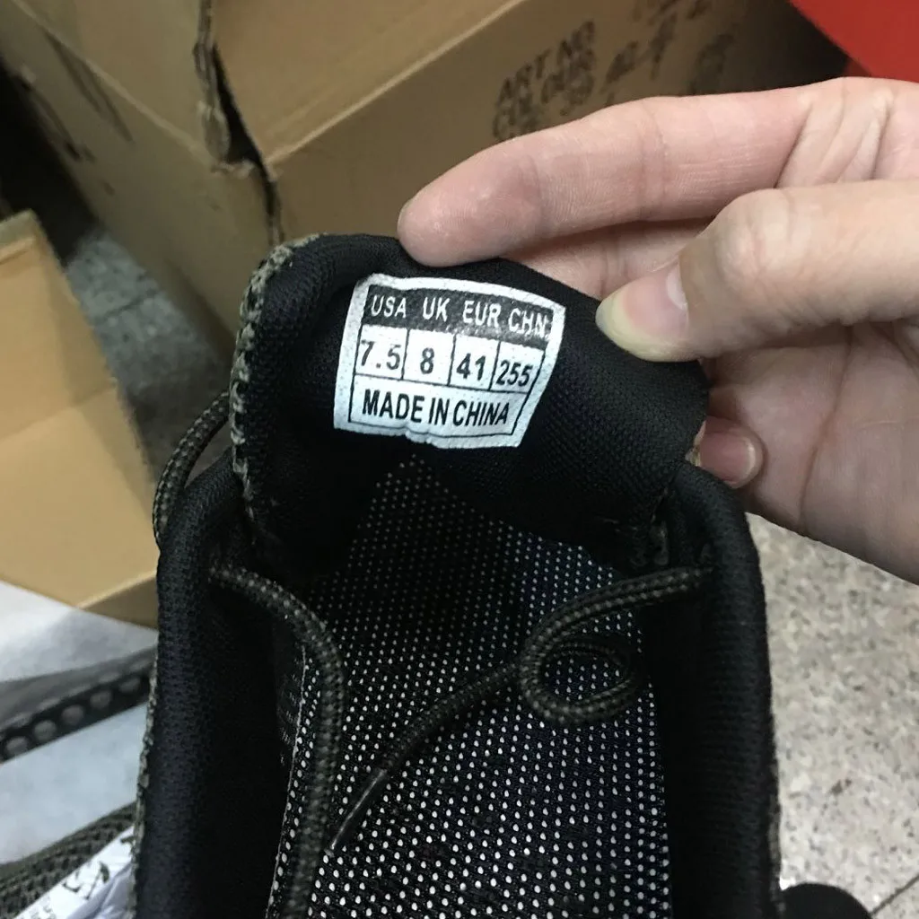 Men Outdoor Mesh Hollow Aqua Shoes Breathable Lightweight Casual Sports Shoes Breathable Seaside wading Shoe Sneakers 2020
Men Outdoor Mesh Hollow Aqua Shoes Breathable Lightweight Casual Sports Shoes Breathable Seaside wading Shoe Sneakers 2020