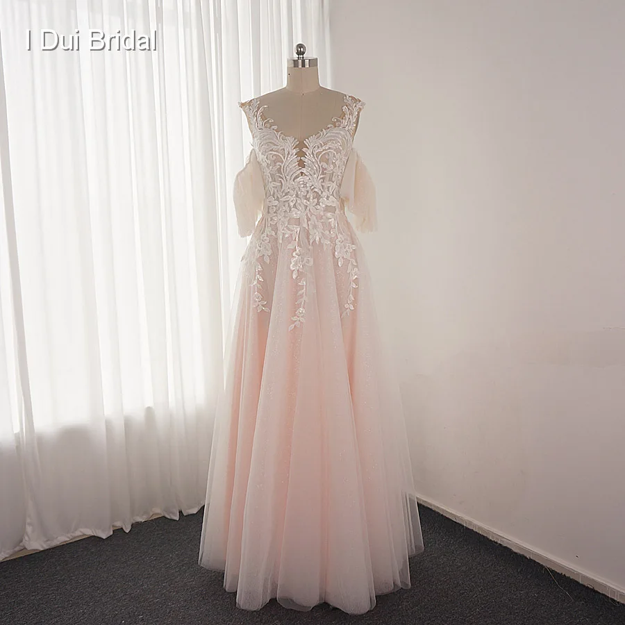 Fall Off Strap Wedding Dress with Glitter Layer Lace Appliqued Bridal Gown Blush Pink New Style Custom Make
Fall Off Strap Wedding Dress with Glitter Layer Lace Appliqued Bridal Gown Blush Pink New Style Custom Make
