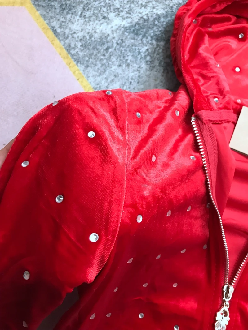 Women's red hooded suit full body studded with diamonds velvet fabric casual two-piece set
Women's red hooded suit full body studded with diamonds velvet fabric casual two-piece set