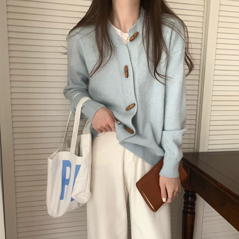 HziriP Hot 2021 New Autumn Women Sweater Solid Color O-Neck Single-Breasted Minimalist Basic Fashion All-Match Sweet Cardigan
HziriP Hot 2021 New Autumn Women Sweater Solid Color O-Neck Single-Breasted Minimalist Basic Fashion All-Match Sweet Cardigan