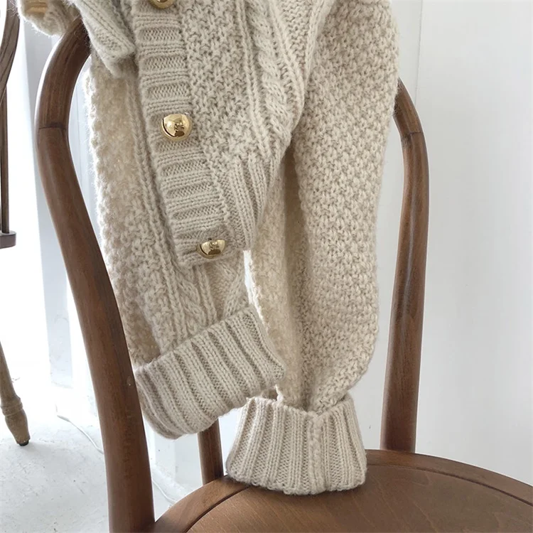 Trendy Spring Autumn Criss Cross Shiny Button Loose Vintage Retro Long Sleeve Single Breasted Women Lady Cardigan Sweater
Trendy Spring Autumn Criss Cross Shiny Button Loose Vintage Retro Long Sleeve Single Breasted Women Lady Cardigan Sweater