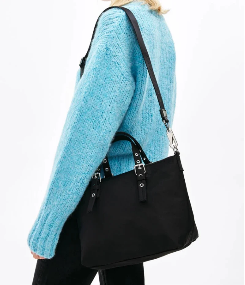 2021 new ladies one shoulder handbag large capacity nylon waterproof messenger bag office lady briefcase fashion lady handbag
2021 new ladies one shoulder handbag large capacity nylon waterproof messenger bag office lady briefcase fashion lady handbag