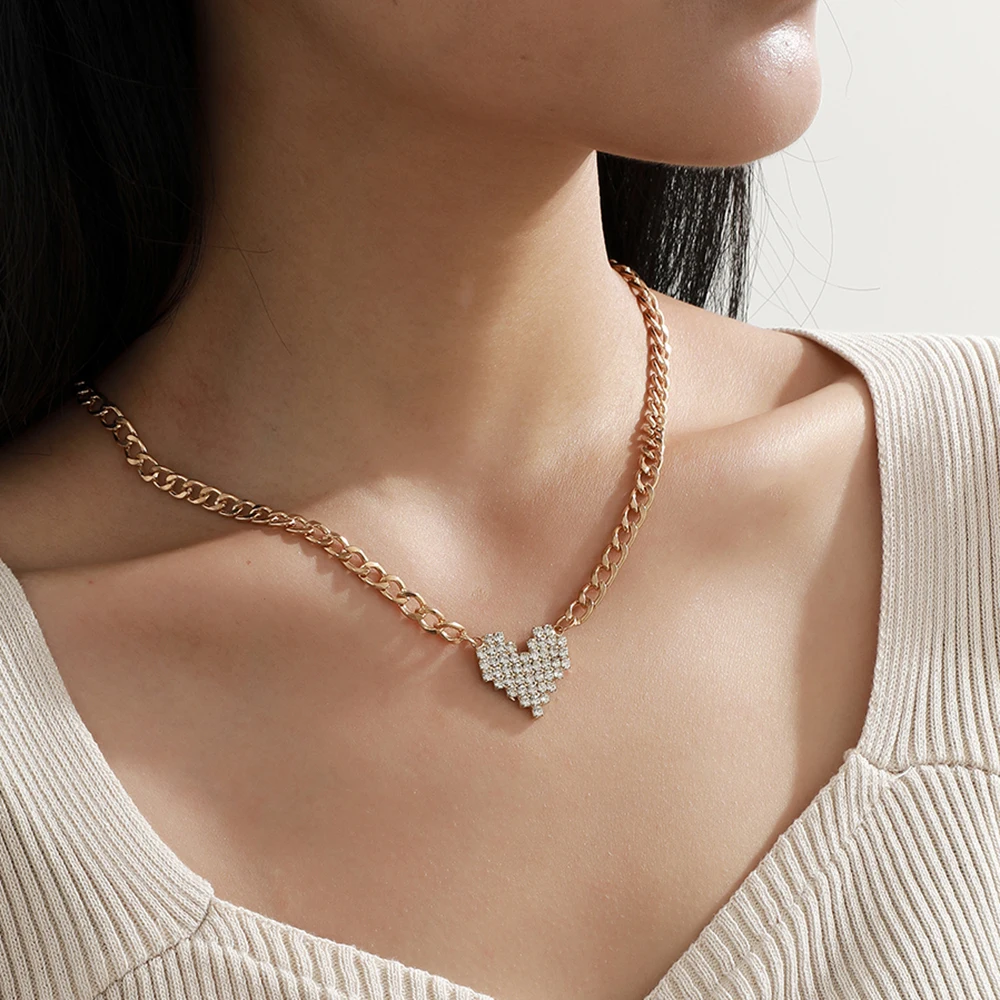 2021Fashion Bling Crystal Love Pendant Necklace Valentine Gift Cute Sweet Pop Minimalist Metal Choker Women Jewelry
2021Fashion Bling Crystal Love Pendant Necklace Valentine Gift Cute Sweet Pop Minimalist Metal Choker Women Jewelry