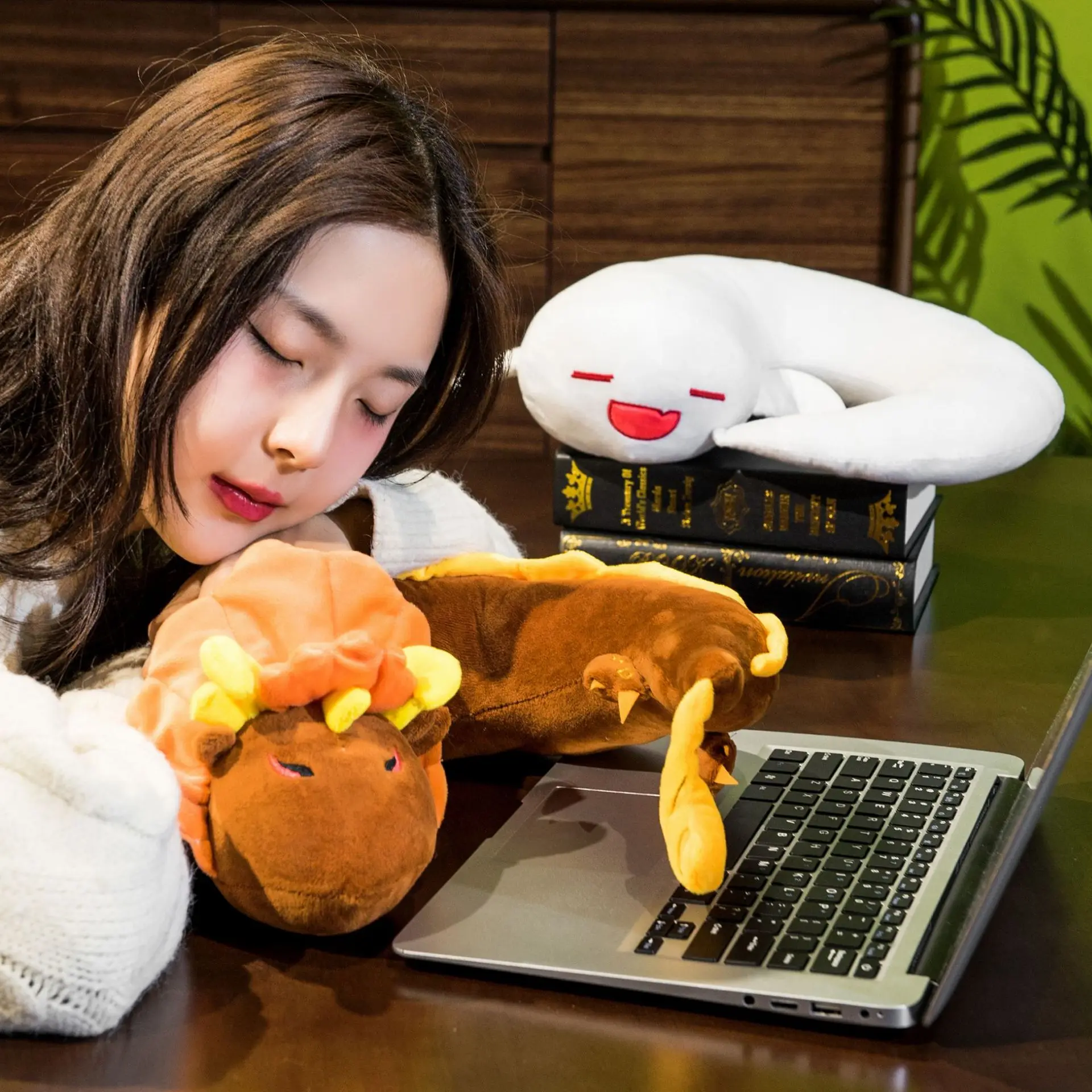 1pc Game Genshin Impact Zhongli HuTao Cosplay Dragon U Shaped Pillow Protector Siesta Cushion Plush Doll Travel Neck Pillows
1pc Game Genshin Impact Zhongli HuTao Cosplay Dragon U Shaped Pillow Protector Siesta Cushion Plush Doll Travel Neck Pillows
