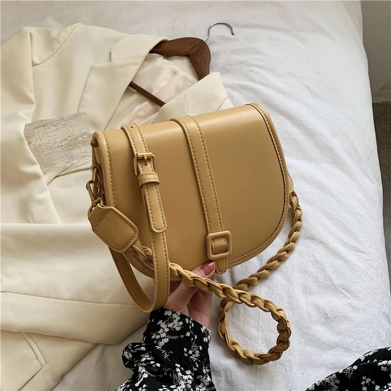 Weave Shoulder Strap Saddle Bag 2021 Fashion New Quality PU Leather Women's Designer Handbag Solid Color Shoulder Messenger Bag
Weave Shoulder Strap Saddle Bag 2021 Fashion New Quality PU Leather Women's Designer Handbag Solid Color Shoulder Messenger Bag