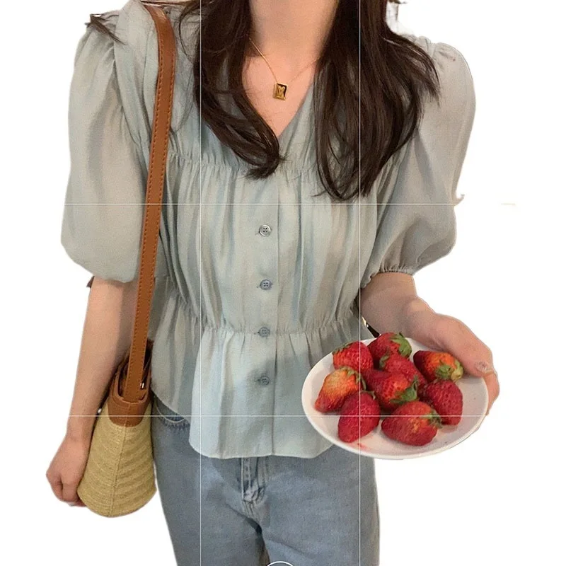 2021 spring and summer new Korean style loose western style v-neck shirt simple and elegant temperament top women
2021 spring and summer new Korean style loose western style v-neck shirt simple and elegant temperament top women