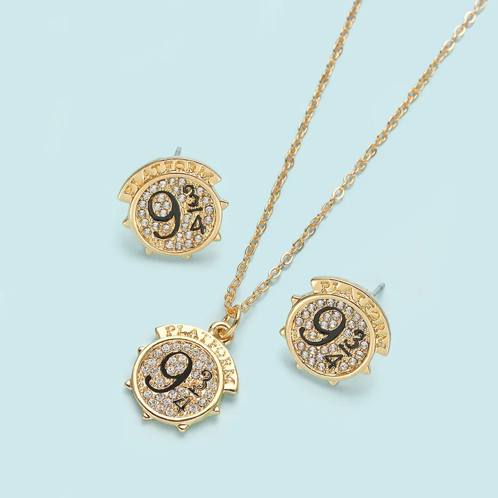 9 3/4 Platform Letter Pendant Gold Color Crystals Medallion Necklace Choker Women Men Vintage Retro Jewelry Christmas Gift
9 3/4 Platform Letter Pendant Gold Color Crystals Medallion Necklace Choker Women Men Vintage Retro Jewelry Christmas Gift