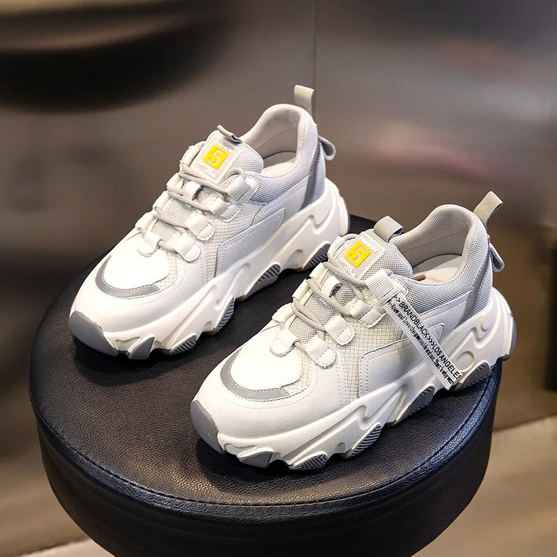 2021 spring and summer new leatherold shoeswomen's shoes all-match sports shoes women's thick-soled breathable white shoes women 
2021 spring and summer new leatherold shoeswomen's shoes all-match sports shoes women's thick-soled breathable white shoes women