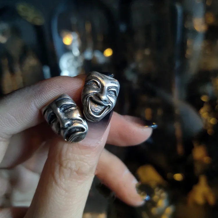 Vintage Silver Color Clown Mask Skull Stud Earrings Personality Smiling Face Crying Face Earrings Motorcycle Party Punk Jewelry
Vintage Silver Color Clown Mask Skull Stud Earrings Personality Smiling Face Crying Face Earrings Motorcycle Party Punk Jewelry
