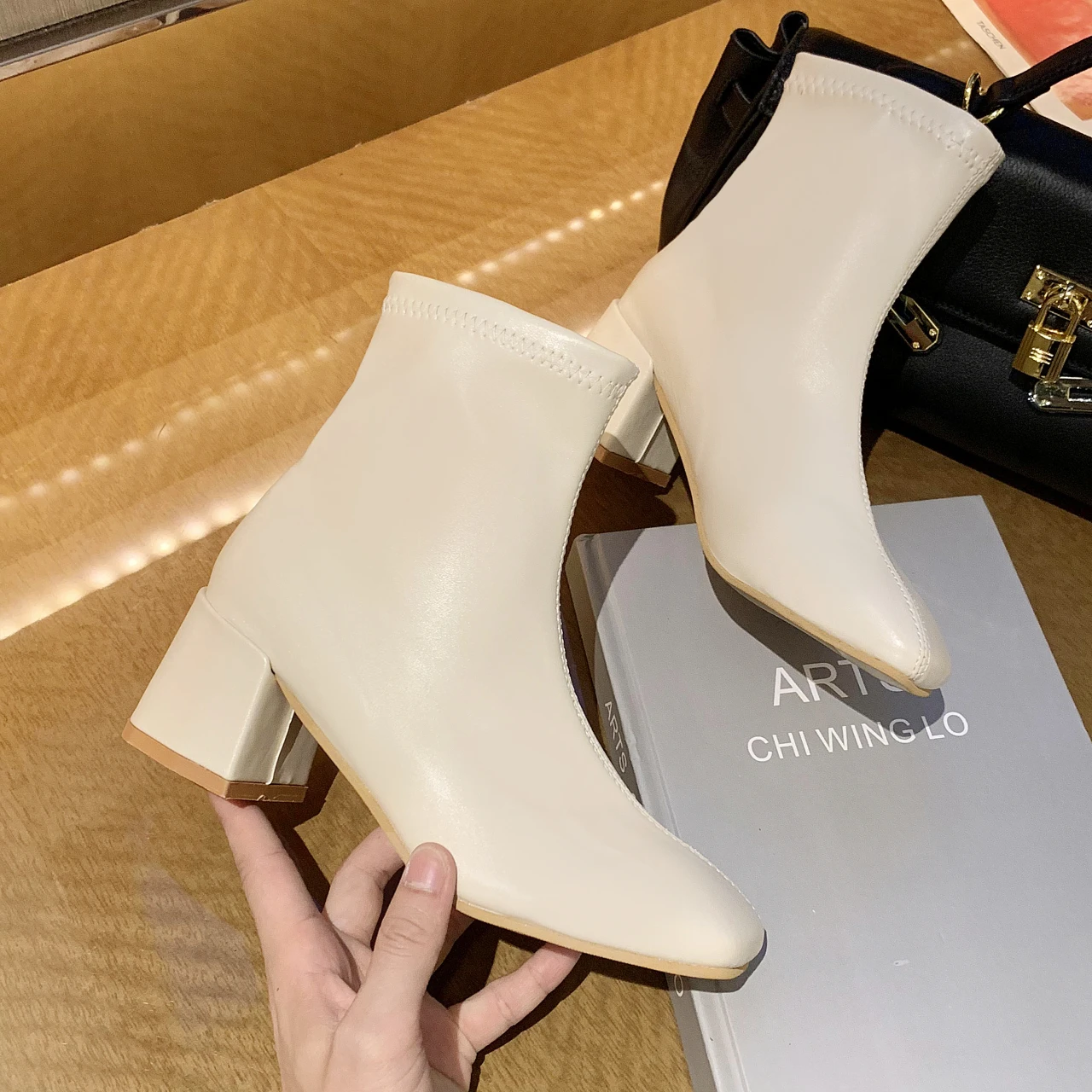 2021 Women Square Toe Soft PU Leather Winter Booties Block High Heel Slip on Short Ankle Boots Ladies Fashion Autumn Party Shoes
2021 Women Square Toe Soft PU Leather Winter Booties Block High Heel Slip on Short Ankle Boots Ladies Fashion Autumn Party Shoes