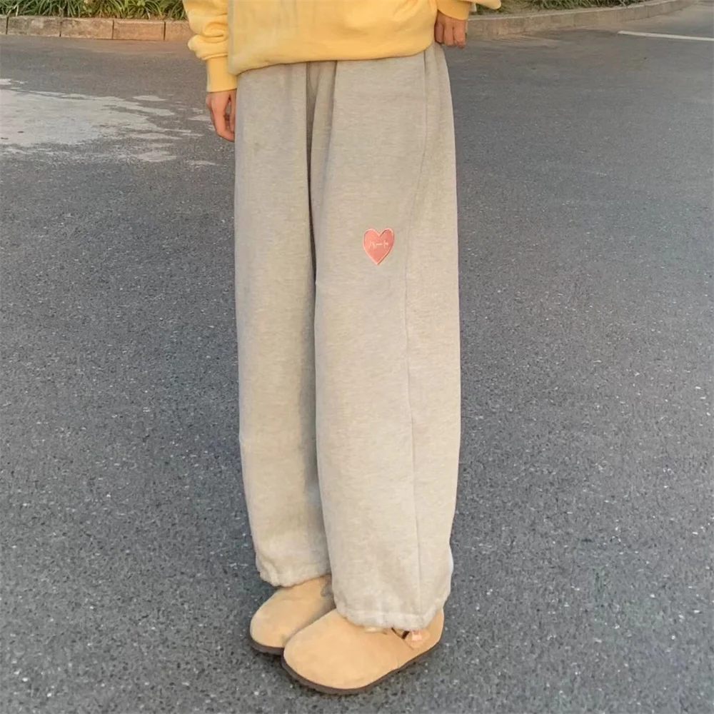 Gery Female Loog Pants Autumn Cargo Trousers Streetwear Korean Harajuku Embroidered Heart High Street Wide Leg Dance Pants
Gery Female Loog Pants Autumn Cargo Trousers Streetwear Korean Harajuku Embroidered Heart High Street Wide Leg Dance Pants