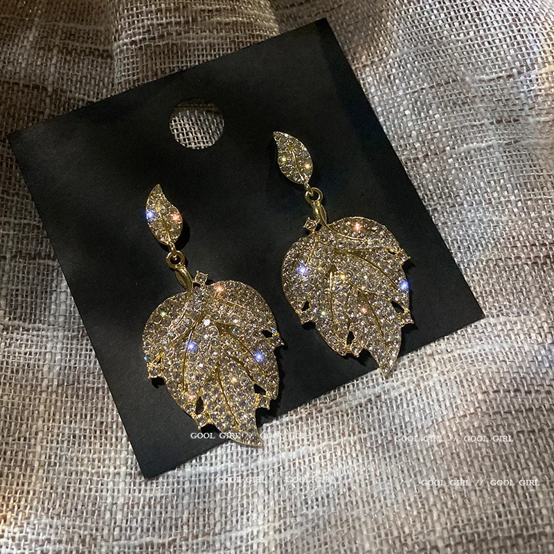 925 Silver Needle European And American Design Sense Of Fashion Sen Department Full Diamond Leaves Earrings Female
925 Silver Needle European And American Design Sense Of Fashion Sen Department Full Diamond Leaves Earrings Female