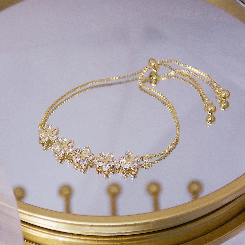 Fashion Snowflakes Charm Bracelet for Women Creative Design High Quality Luxury Jewelry Inlaid Advanced AAA Zircon Woman's Gift
Fashion Snowflakes Charm Bracelet for Women Creative Design High Quality Luxury Jewelry Inlaid Advanced AAA Zircon Woman's Gift