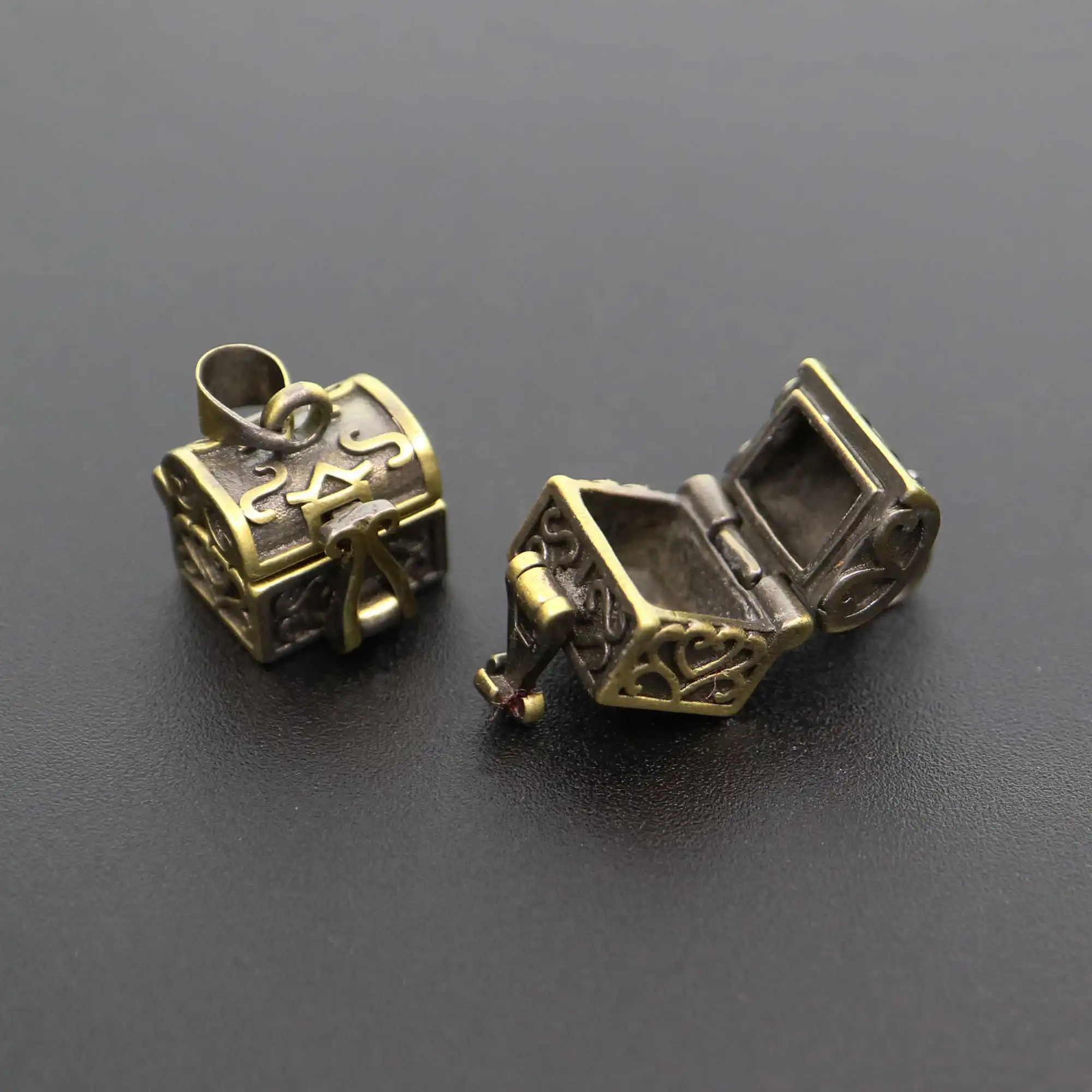 5Pcs 10x12MM Vintage Style Antiqued Bronze Brass Wish Vial Pendant Prayer Box Charm DIY Jewelry Supplies 1161046
5Pcs 10x12MM Vintage Style Antiqued Bronze Brass Wish Vial Pendant Prayer Box Charm DIY Jewelry Supplies 1161046