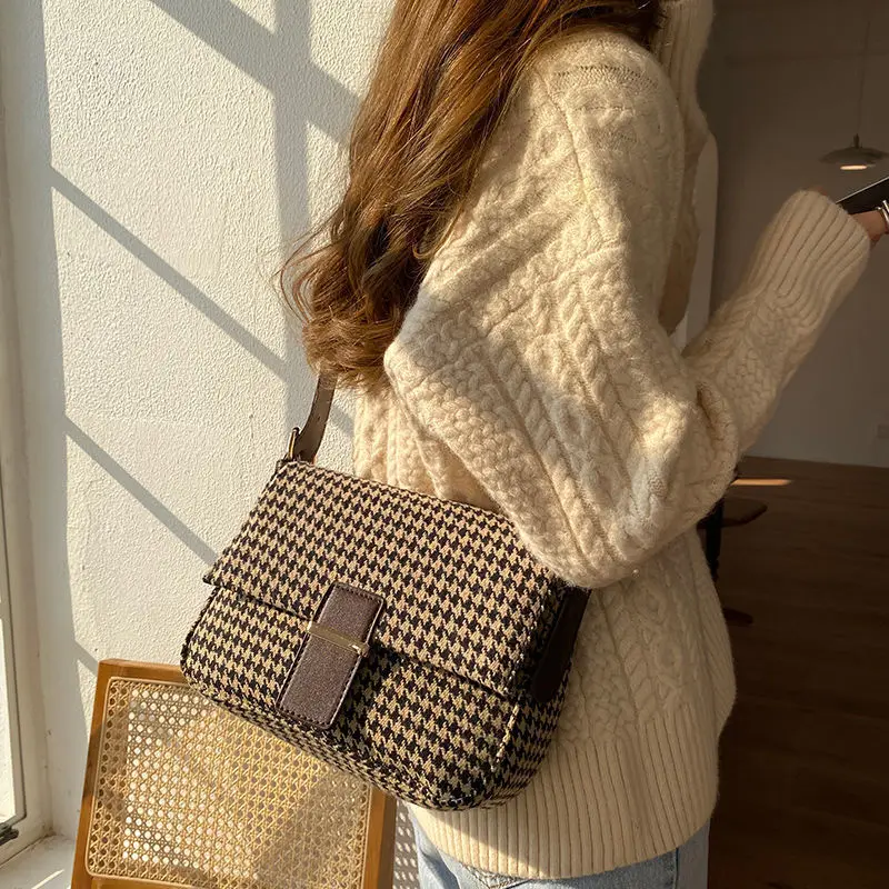 Retro Shoulder Bag For Women 2021 Trend Female Luxury Designer Handbag Square Houndstooth Large Capacity Crossbody Messenger Bag
Retro Shoulder Bag For Women 2021 Trend Female Luxury Designer Handbag Square Houndstooth Large Capacity Crossbody Messenger Bag