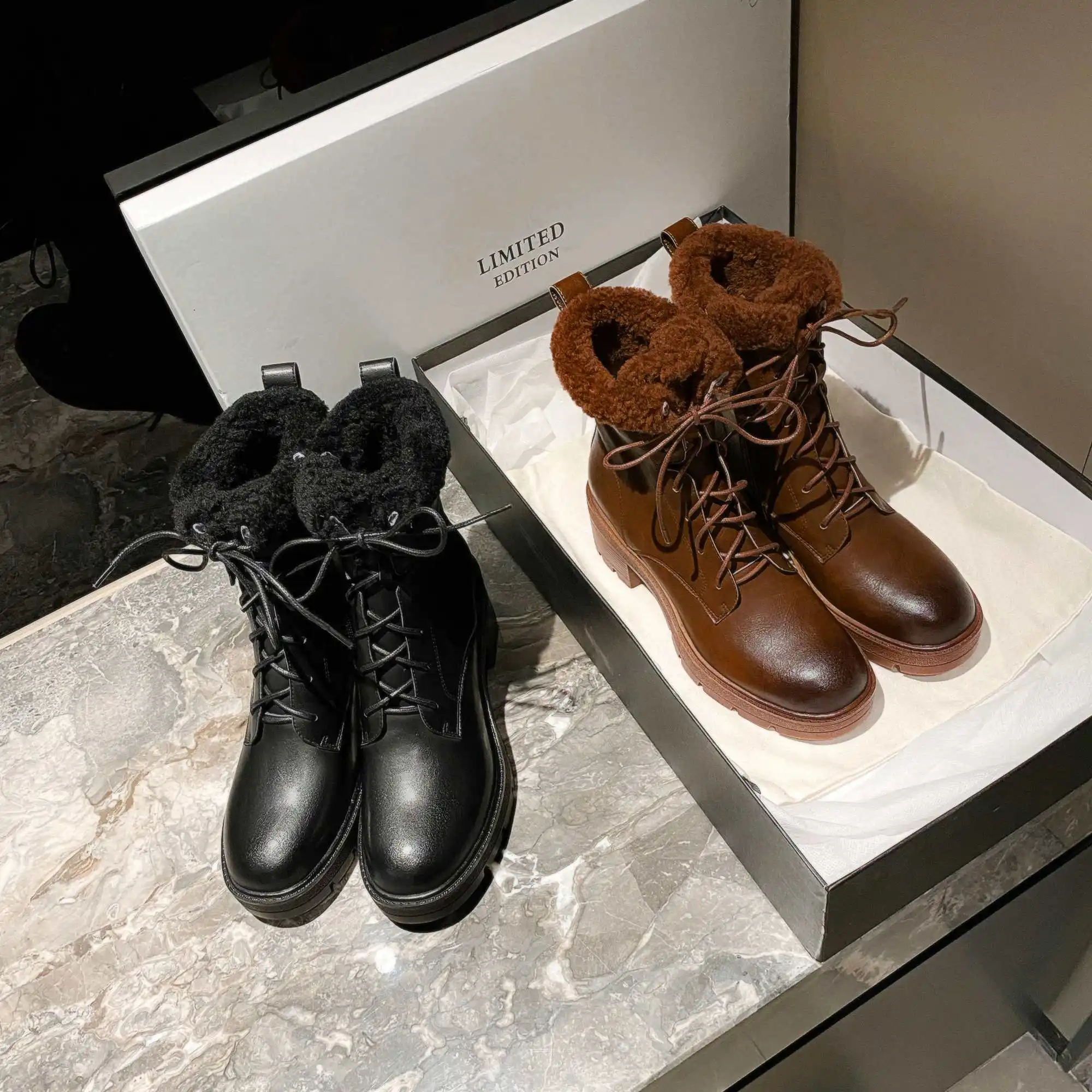 Krazing Pot snow boor natural leather vintage classic colors round toe thick high heel zipper winter warm maiden ankle boots L37
Krazing Pot snow boor natural leather vintage classic colors round toe thick high heel zipper winter warm maiden ankle boots L37