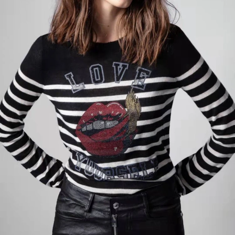 2021 Autumn and Winter Women Sweater Striped Red Lips Letters Hot Rhinestone Decoration 100% Cashmere Knitted Pullover Sweater
2021 Autumn and Winter Women Sweater Striped Red Lips Letters Hot Rhinestone Decoration 100% Cashmere Knitted Pullover Sweater