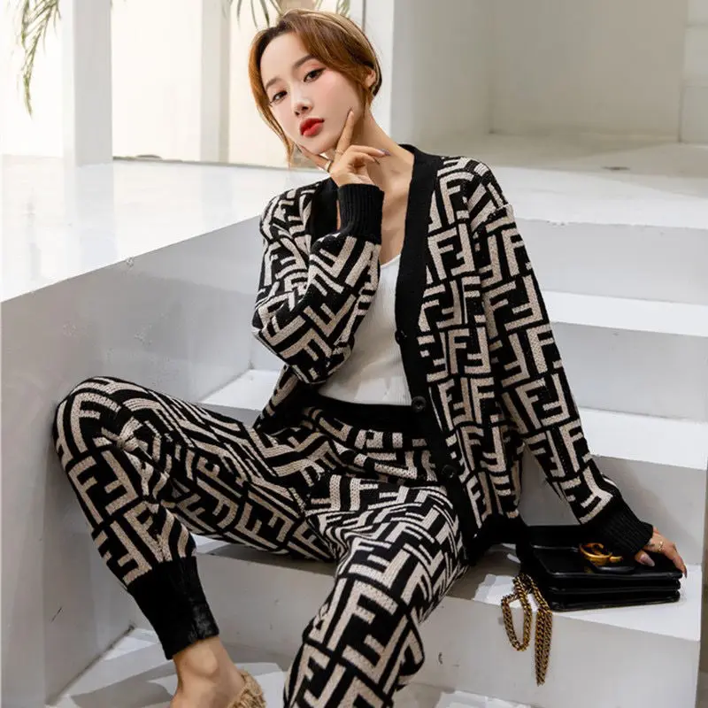 Sweater Women Loose Outer Wear Cardigan Letter Suit Knit Sweater 2021 Spring And Autumn New European Station Two-Piece Suit
Sweater Women Loose Outer Wear Cardigan Letter Suit Knit Sweater 2021 Spring And Autumn New European Station Two-Piece Suit