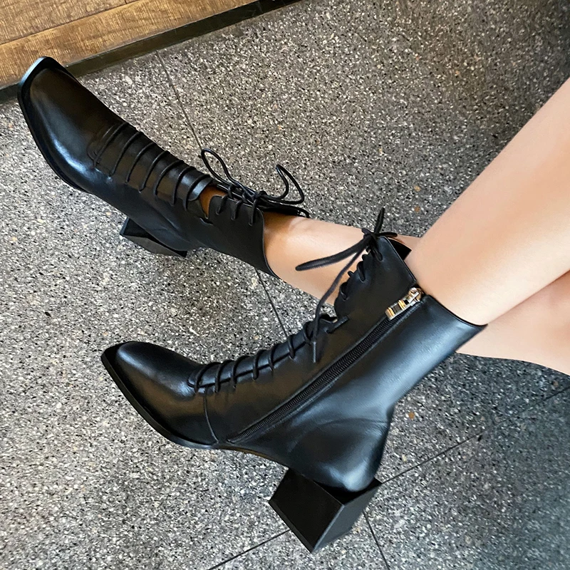 INS HOT Women ankle boots natural leather 22-25.5CM Square toe Outdoor fashion leisure shoes Hollow Wearable in all seasons
INS HOT Women ankle boots natural leather 22-25.5CM Square toe Outdoor fashion leisure shoes Hollow Wearable in all seasons