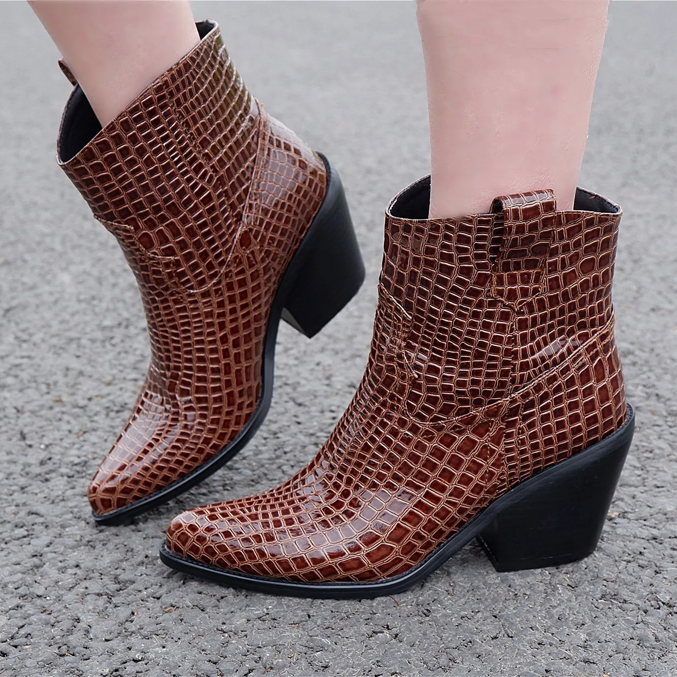 Hot Sale 2021 Autumn And Winter New Classic Leather Shoes Women's Boots Pointed High Heels Sexy Trendy Style Party
Hot Sale 2021 Autumn And Winter New Classic Leather Shoes Women's Boots Pointed High Heels Sexy Trendy Style Party