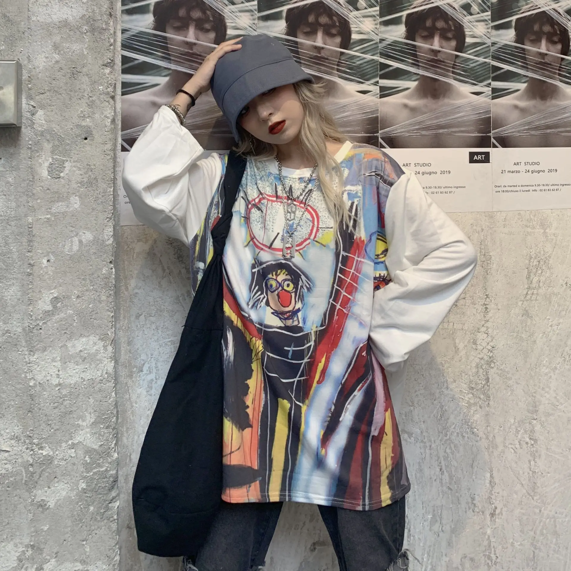 2019 Street hip hop graffiti print wild long sleeve bottoming T-shirt student
2019 Street hip hop graffiti print wild long sleeve bottoming T-shirt student