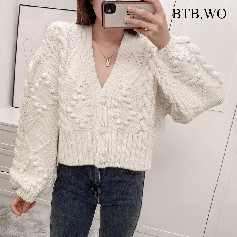 BTB.WO Za Women Fashion White Knitted Cardigan Sweater Pearl Breasted Vintage Long Sleeve Female Outerwear Chic Tops
BTB.WO Za Women Fashion White Knitted Cardigan Sweater Pearl Breasted Vintage Long Sleeve Female Outerwear Chic Tops