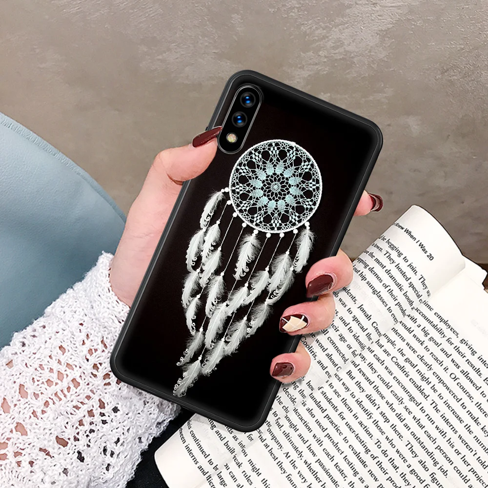 Sisyber Feather Dream Catcher Phone Case For Huawei Honor 6A 7A 7C 8 8A 8X 9 9X 10 10i 20 Lite Pro Play black Funda Trend Etui
Sisyber Feather Dream Catcher Phone Case For Huawei Honor 6A 7A 7C 8 8A 8X 9 9X 10 10i 20 Lite Pro Play black Funda Trend Etui