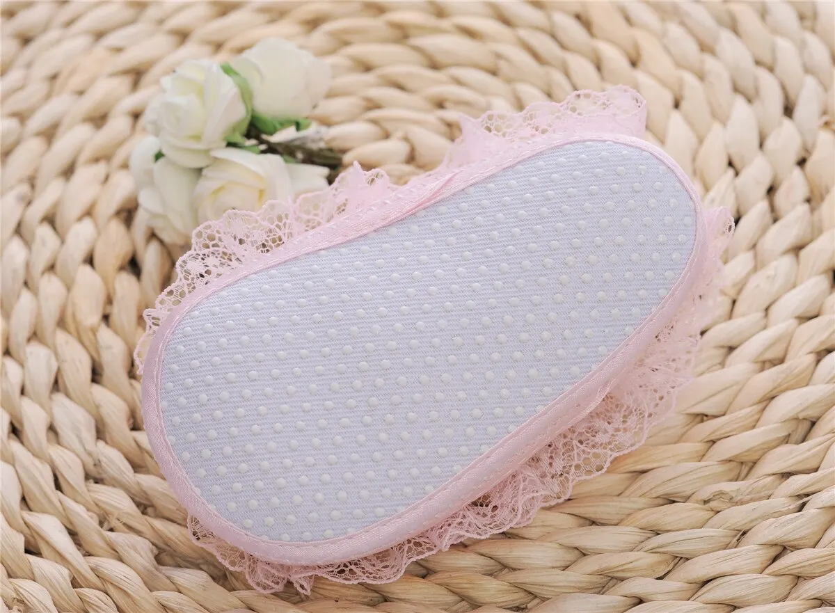 Lovely Baby Girls Lace Princess Shoes Toddler Infant Cute Flower Crib Shoe Baby Newborn First Walker Non Slip Indoor Shoes 0-12M 
Lovely Baby Girls Lace Princess Shoes Toddler Infant Cute Flower Crib Shoe Baby Newborn First Walker Non Slip Indoor Shoes 0-12M
