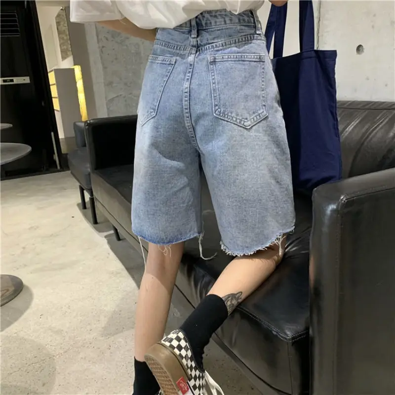 Holed denim shorts women's loose and thin wide leg summer new Korean high waist student's five point pant fashion[Delivery
Holed denim shorts women's loose and thin wide leg summer new Korean high waist student's five point pant fashion[Delivery