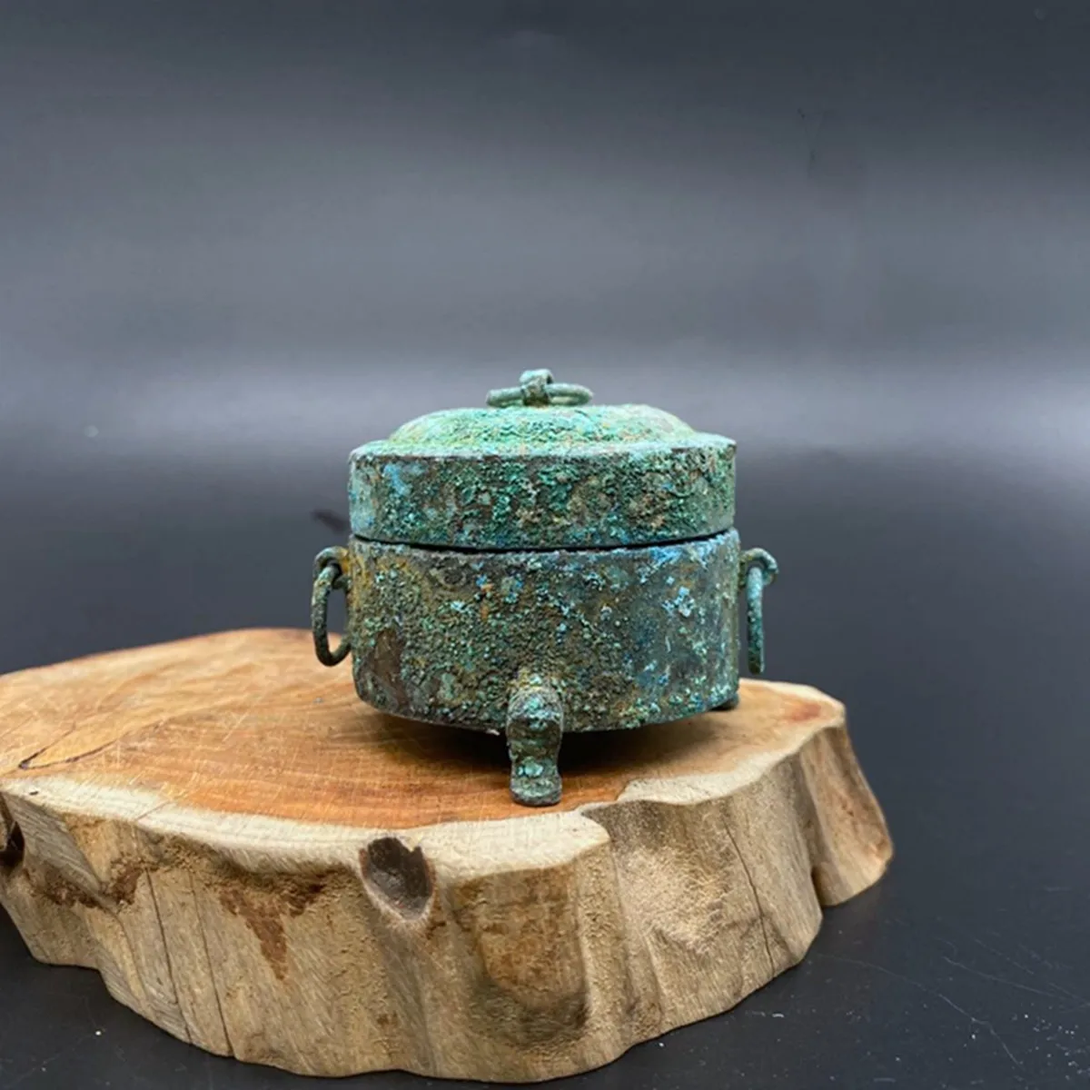 Изысканное античное украшение бронза плита на треноге
Изысканное античное украшение бронза плита на треноге