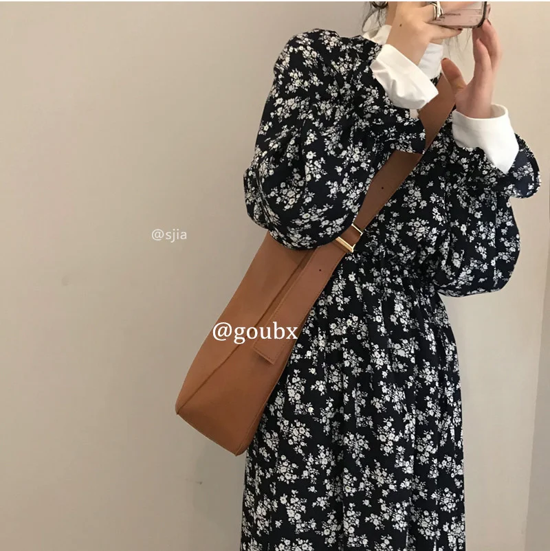 2021spring and Autumn New French Retro Floral Skirt Women's V-neck Waist-Controlled Slimming Base Dress
2021spring and Autumn New French Retro Floral Skirt Women's V-neck Waist-Controlled Slimming Base Dress