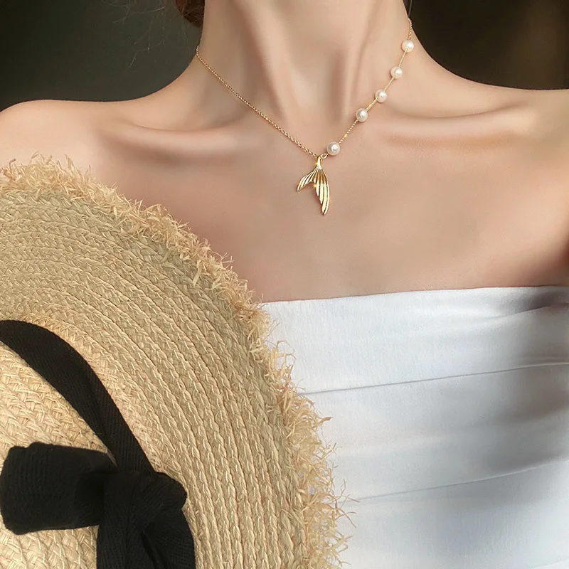 Minimal temperament pearl necklace fishtail pendant collarbone chain female niche design sense ins cold wind net red neck chain
Minimal temperament pearl necklace fishtail pendant collarbone chain female niche design sense ins cold wind net red neck chain