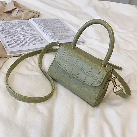 2020 new fashion wild ins super fire shoulder messenger bag women's bag portable small square bag small bag women's bag 
2020 new fashion wild ins super fire shoulder messenger bag women's bag portable small square bag small bag women's bag