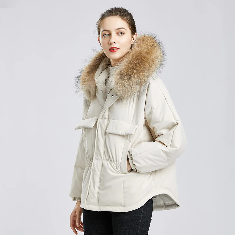

Женский короткий пуховик с капюшоном, куртка на белом утином пуху с натуральным мехом енота, теплая зимняя верхняя одежда, новинка 90%