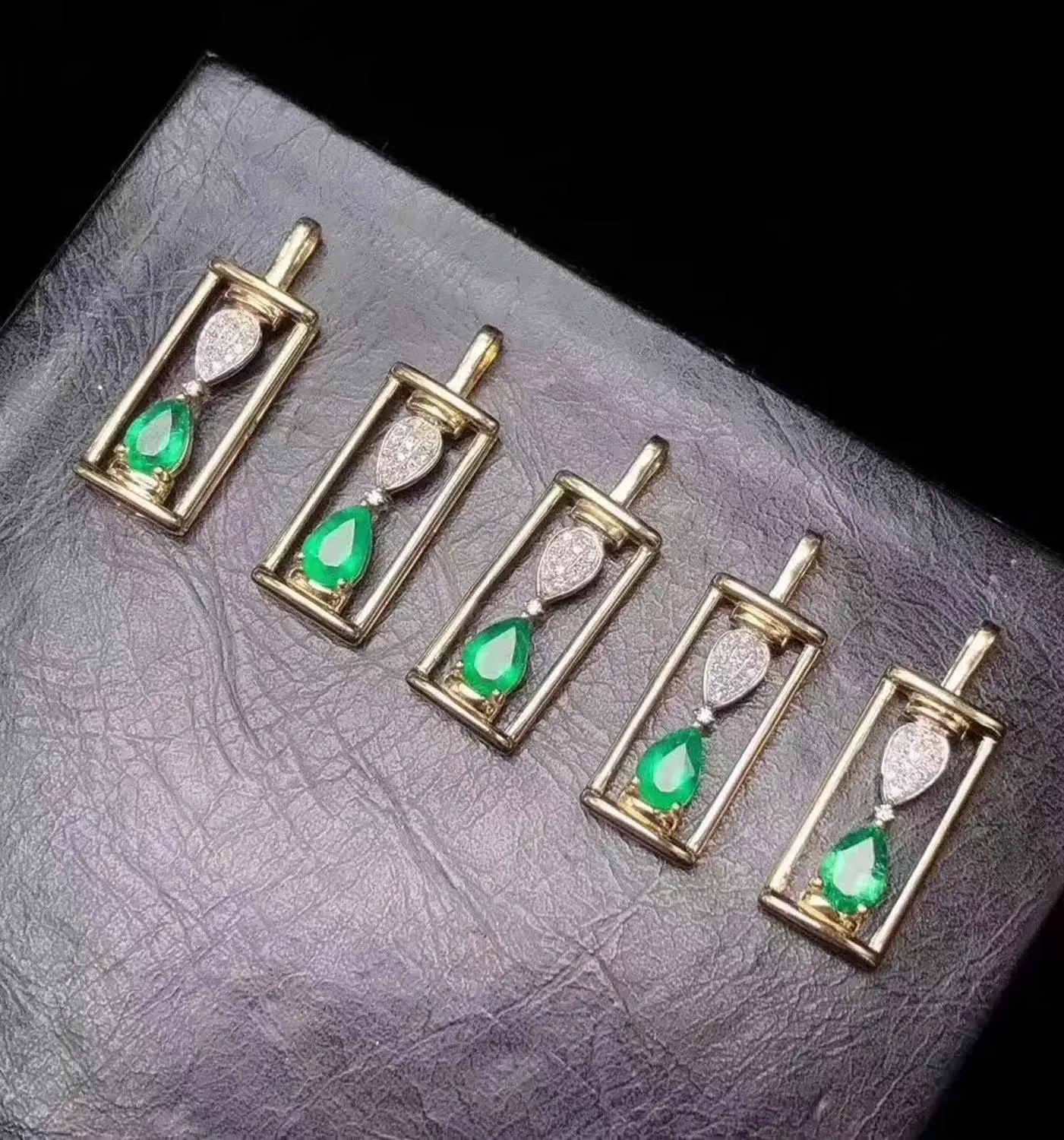 SHILOVEM 925 sterling silver real Natural Emerald Pendants classic fine Jewelry women necklace new gift 4*6mm jcz0406888agml
SHILOVEM 925 sterling silver real Natural Emerald Pendants classic fine Jewelry women necklace new gift 4*6mm jcz0406888agml