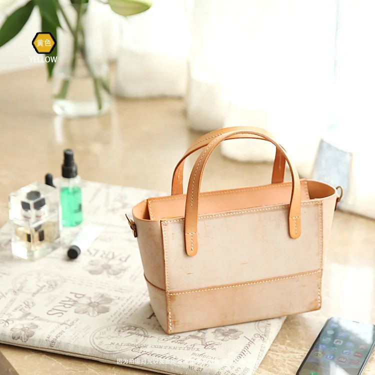 2020 new hand-made vegetable tanned leather bag hand-held messenger bag cowhide leather literature and art women's bag Guangzhou
2020 new hand-made vegetable tanned leather bag hand-held messenger bag cowhide leather literature and art women's bag Guangzhou
