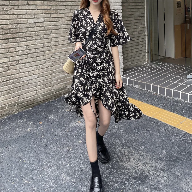 2021 Summer Floral Print Short Sleeve Dress V-neck Boho Beach Ruffle Dress A-line Sweet Daily Commute High Split Sexy Dress
2021 Summer Floral Print Short Sleeve Dress V-neck Boho Beach Ruffle Dress A-line Sweet Daily Commute High Split Sexy Dress