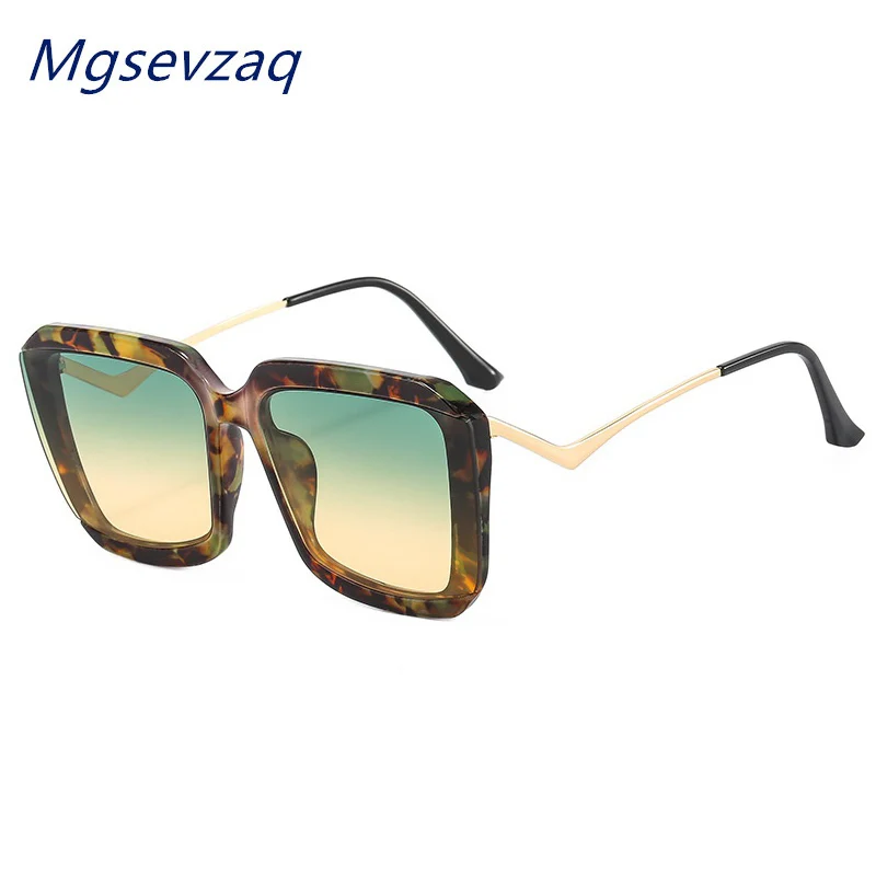 2022 New Fashion Luxury Designer Sunglasses Women Elegant Vintage Trend Eyewear Gradient Square Shiny Classic Retro Sunshade
2022 New Fashion Luxury Designer Sunglasses Women Elegant Vintage Trend Eyewear Gradient Square Shiny Classic Retro Sunshade