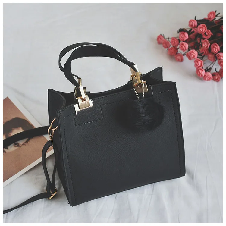 Women shoulder bag luxury handbags women bags designer High-grade Scrub leather messenger bag Hairball women bag
Women shoulder bag luxury handbags women bags designer High-grade Scrub leather messenger bag Hairball women bag