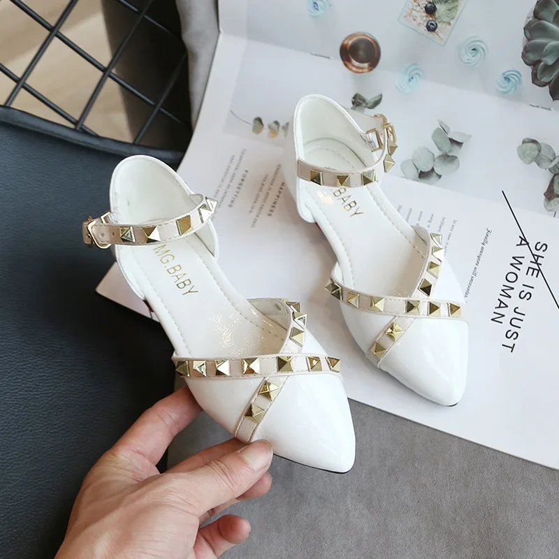2021 spring summer new Korean girls sandals children rivets flat shoes fashion princess shoes wild Baotou
2021 spring summer new Korean girls sandals children rivets flat shoes fashion princess shoes wild Baotou
