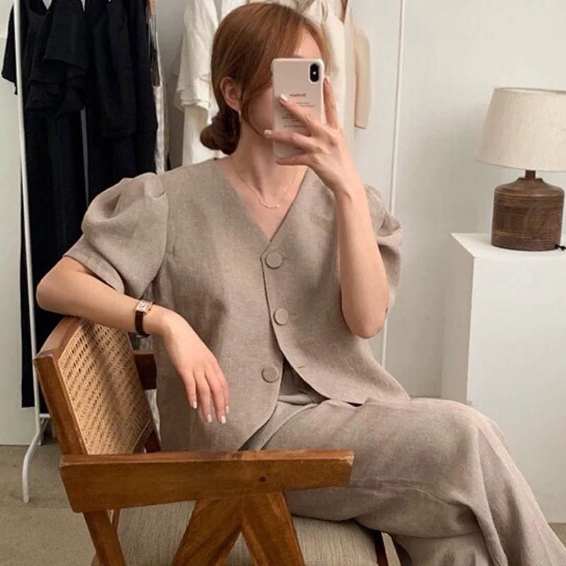 Korean Chic Niche Retro V-Neck Three-Button Puff Sleeve Shirt + High-Waist Straight Wide-Leg Casual Pants Trousers Women
Korean Chic Niche Retro V-Neck Three-Button Puff Sleeve Shirt + High-Waist Straight Wide-Leg Casual Pants Trousers Women