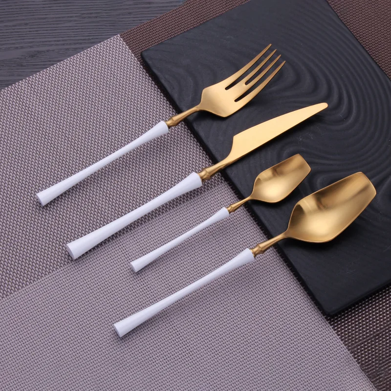 24pcs Tableware Gold Cutlery Set 304 Stainless Steel Dinnerware Western Silver Silverware Flatware Set forks knives spoons
24pcs Tableware Gold Cutlery Set 304 Stainless Steel Dinnerware Western Silver Silverware Flatware Set forks knives spoons